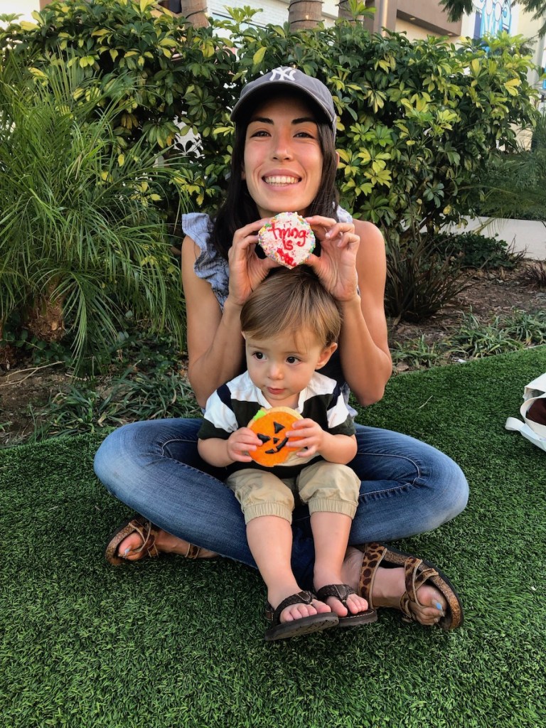 blogger with toddler son celebrating first year of her mom blog